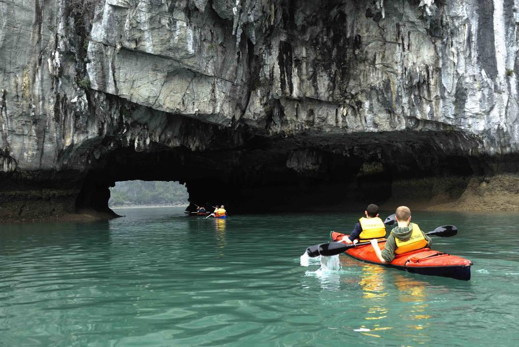 Hotel Alisa Cruise Halong Ha Long Esterno foto